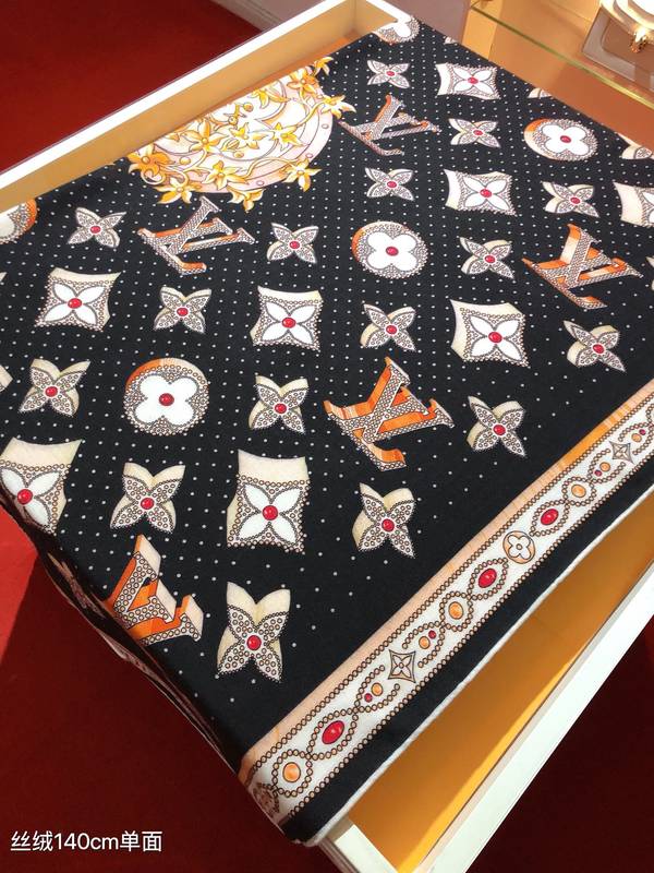 Louis Vuitton Scarf LVC00565